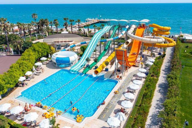 Bellis Deluxe Hotel & Heated for Winter Aqua Park