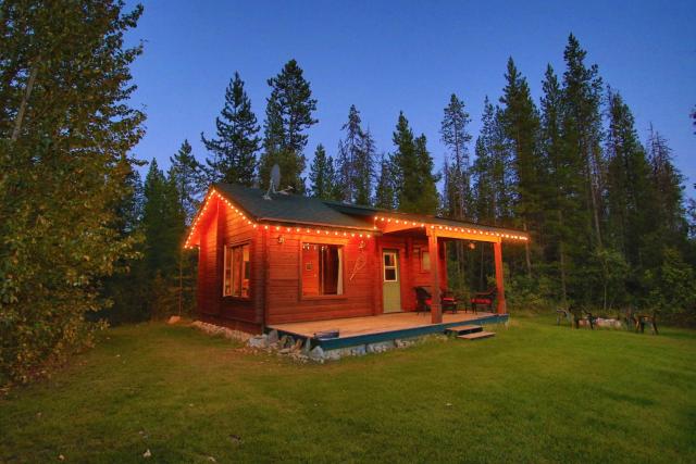 Mica Mountain Lodge & Log Cabins