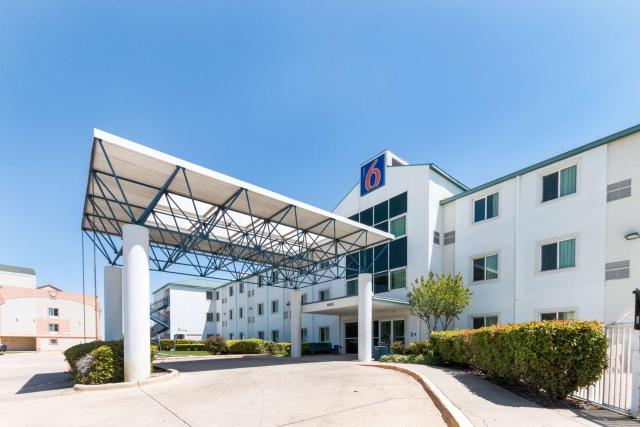 Motel 6-Irving, TX - DFW Airport North