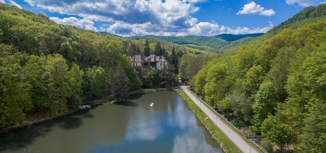 Kőkapu Vadászkastély és Hotel & Apartments