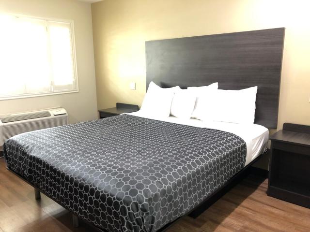 Simply Home Inn & Suites - Riverside