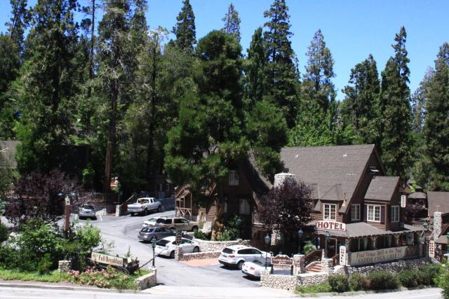 Saddleback Inn at Lake Arrowhead