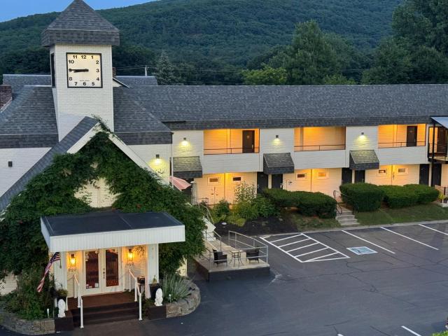 The Black Mountain Inn