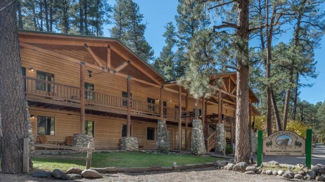 Upper Canyon Inn & Cabins