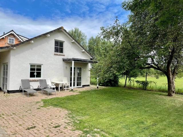 Cosy holiday home overlooking the meadows