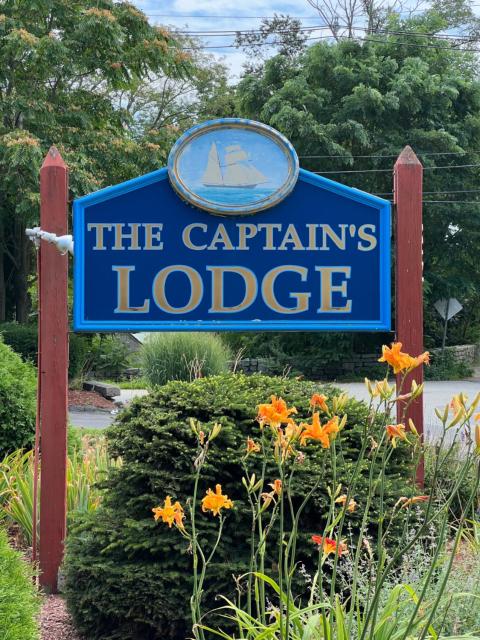 Captain's Lodge Motel