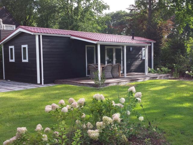 Garden View chalet with terrace or conservatory near Amerongse Berg