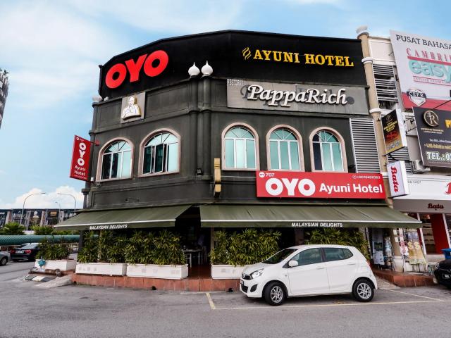 Super OYO 707 Ayuni Hotel