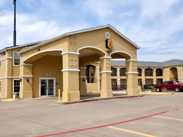 Super 8 by Wyndham Forney/East Dallas