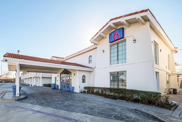 Motel 6-Grand Prairie, TX - Interstate 30