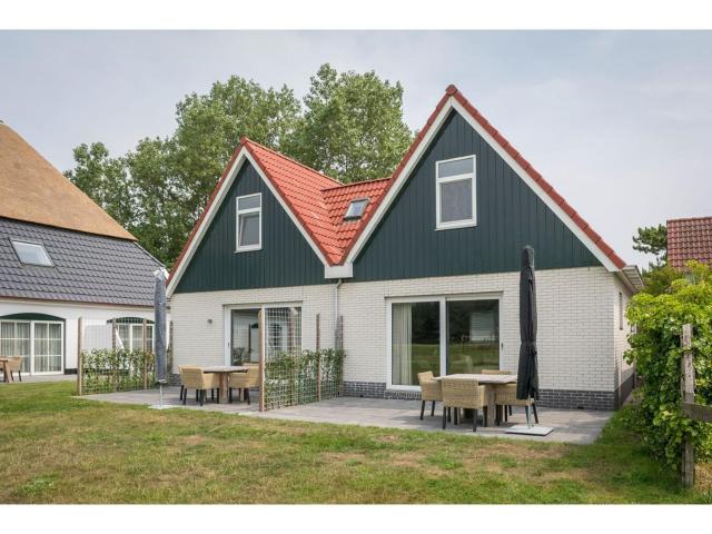 Bungalow on Texel with a spacious terrace