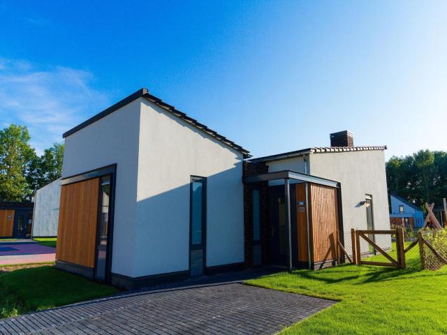 Villa with med children's room in Limburg