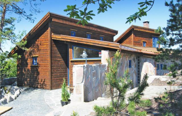 Cozy Home In Risør With Sauna