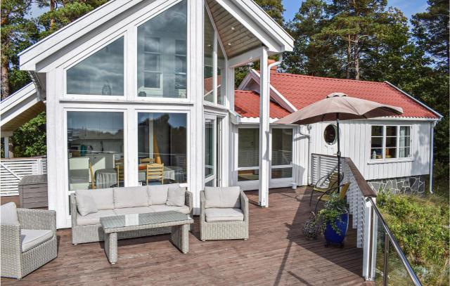 Gorgeous Home In Færvik With Kitchen