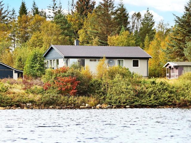 Five-Bedroom Holiday home in Kvenvær