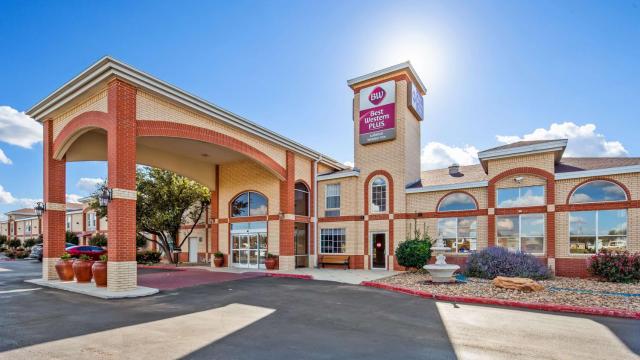 Best Western Plus Lubbock Windsor Inn