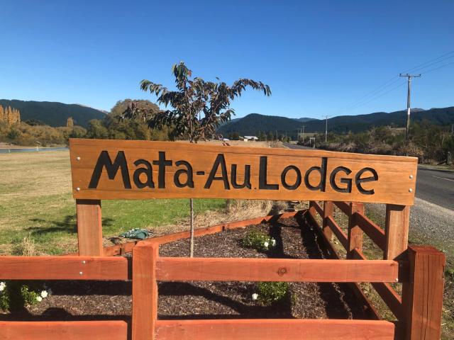 Mata-au Lodge