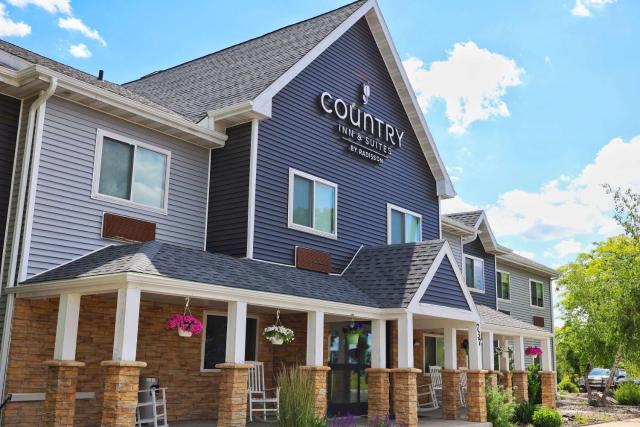 Country Inn & Suites by Radisson, Sparta, WI