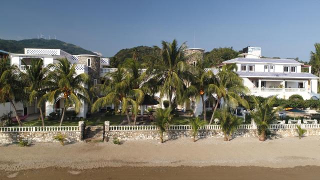 Squares Beachside Apartments