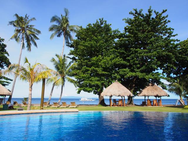 Pura Vida Beach & Dive Resort