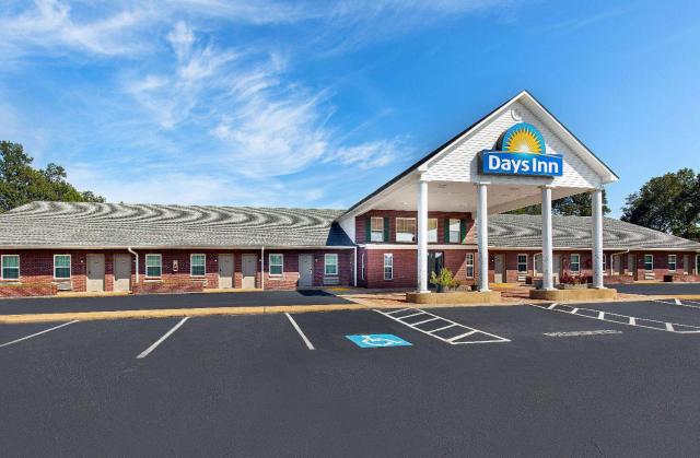 Days Inn by Wyndham Savannah