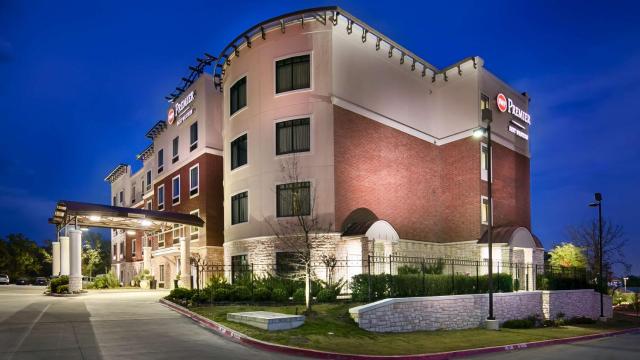 Best Western Premier Crown Chase Inn & Suites